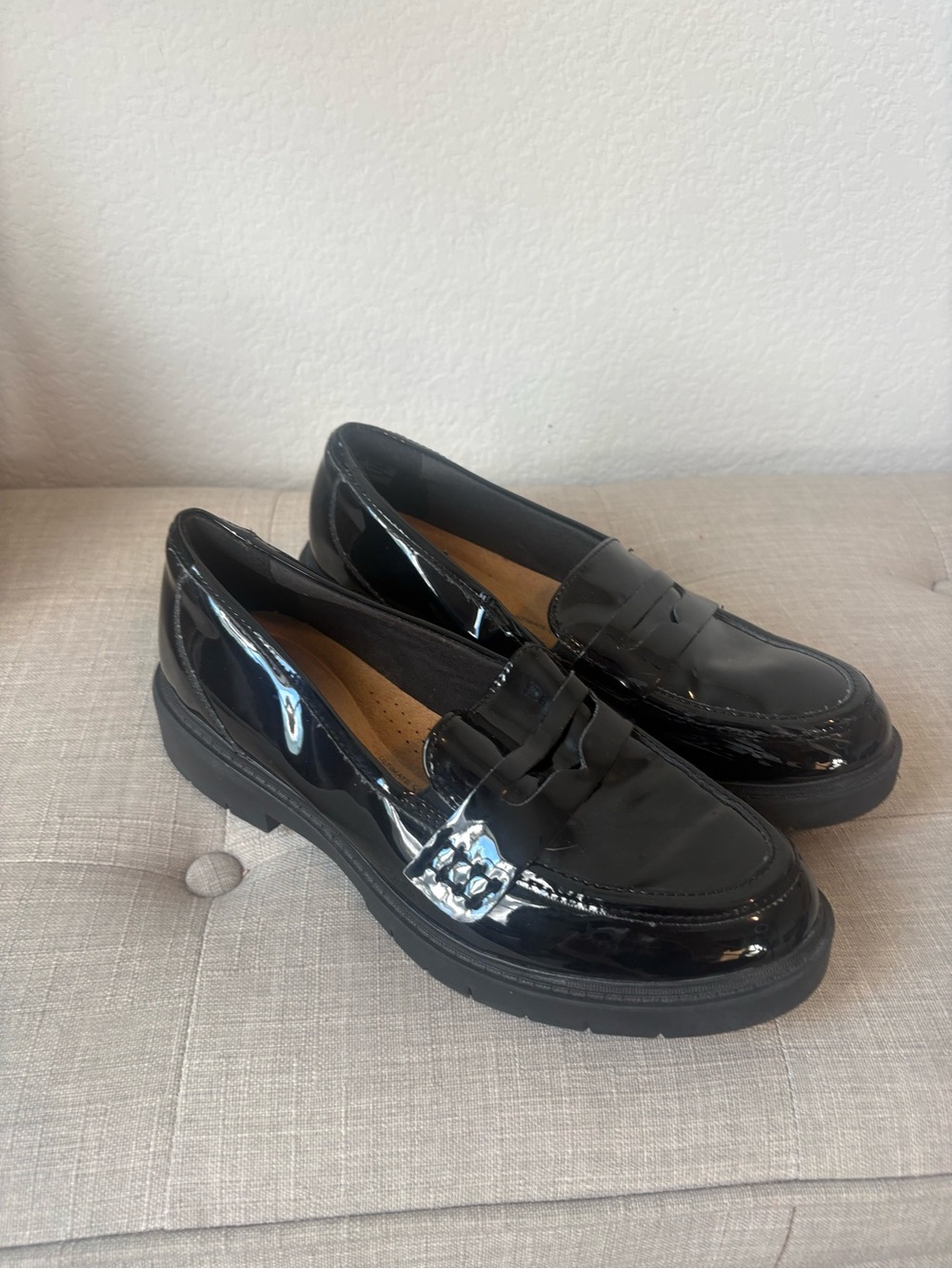 Clark’s women’s Black Patent Leather Penny Loafers 8